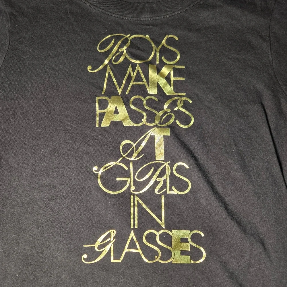 Kate Spade Boys Make Passes At Girls In Glasses Graphic Tee Black Gold Large
